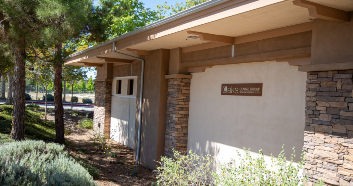 Oaks Dental | Location Exterior Sign Image